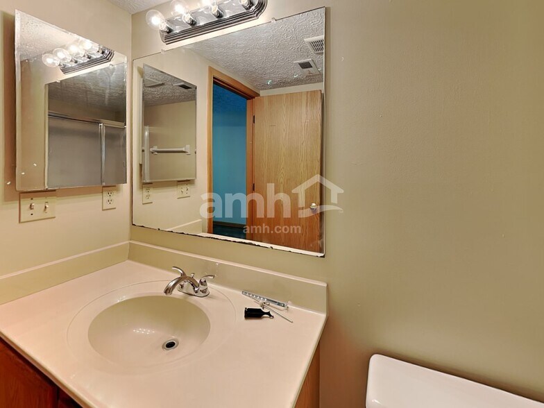 Building Photo - 5896 Oreily Dr