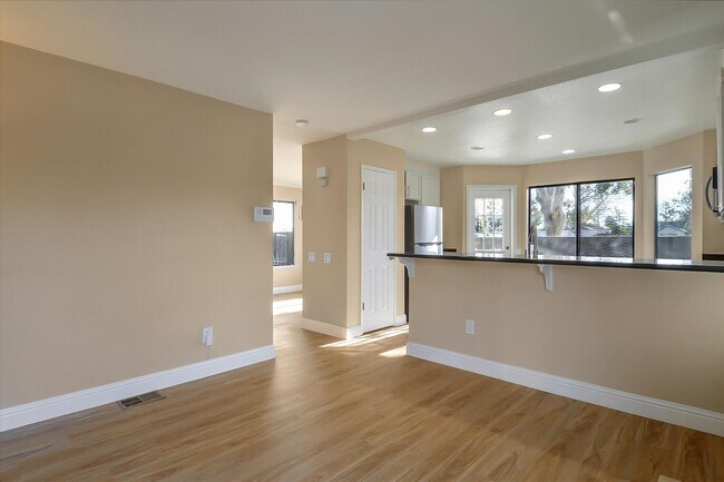 Building Photo - 970 Antelope Terrace