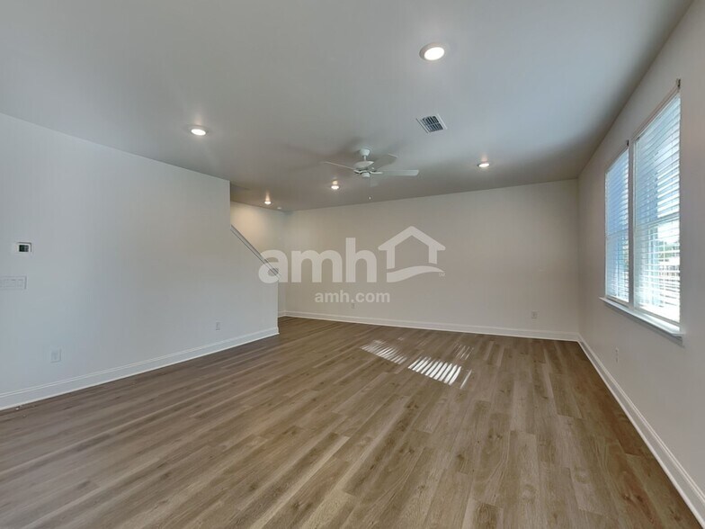 Building Photo - 1499 Aquamarine Dr