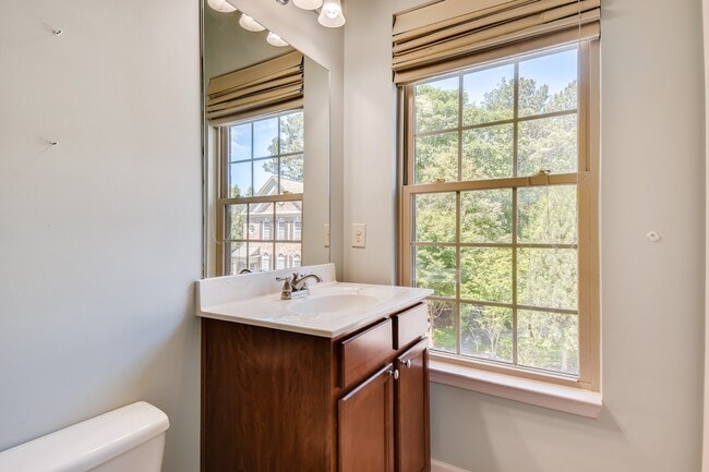 Building Photo - 1941 Ridgemont Ln