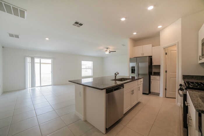 Building Photo - 4113 84th Ct E