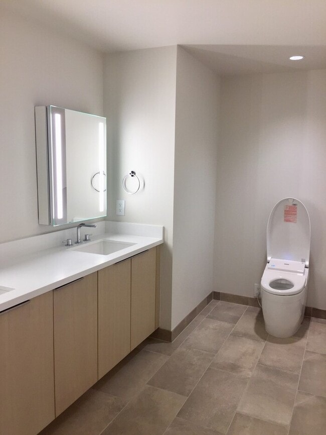 Building Photo - Kakaako: Ae'o - 2 Bed, 2 Bath Condo with o...