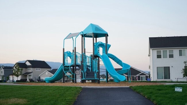 Building Photo - Like-New Rambler in The Village at Fox Meadows | Mountain Views, Pool Community & All Appliances ...