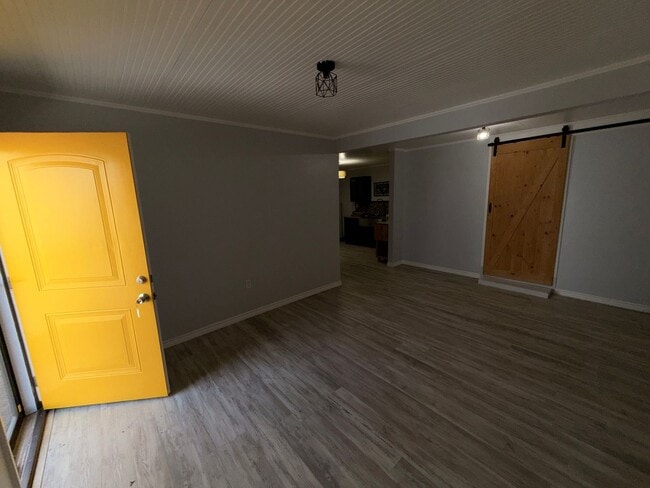 Building Photo - This studio apartment is conveniently located one block from Spohn Shoreline,