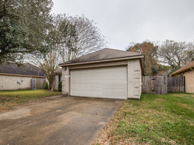 Building Photo - 3426 Mission Valley Dr