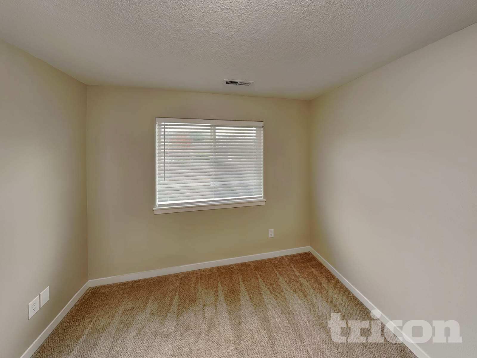 Building Photo - 6500 NE 86th Ave