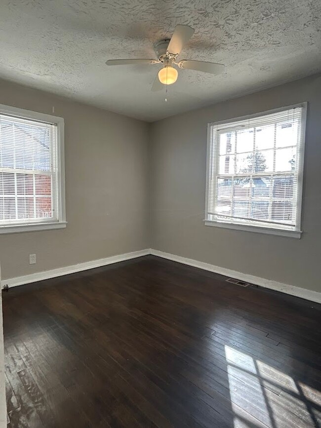 Building Photo - 3 Bed and 2 Bath in Atlanta with a Bonus R...