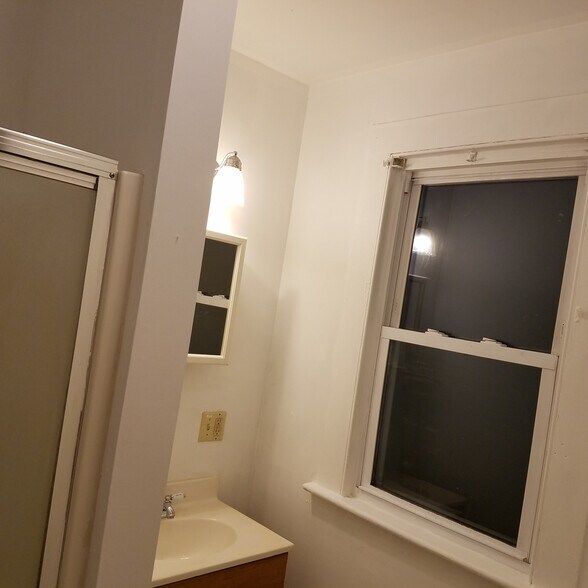 Building Photo - 146 Wellsville Ave