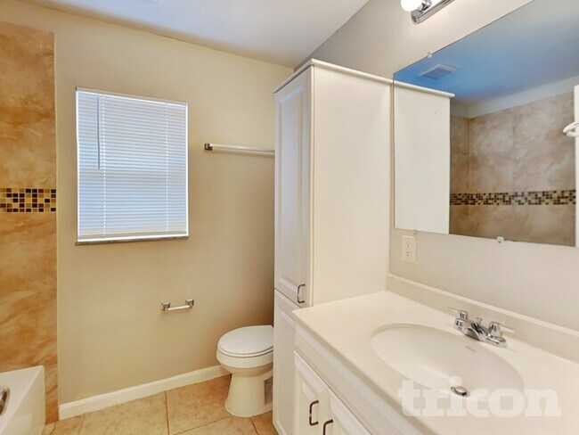 Building Photo - 818 Tarawood Ln