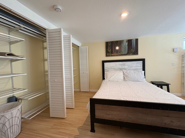 Building Photo - 4 Miramar Ave