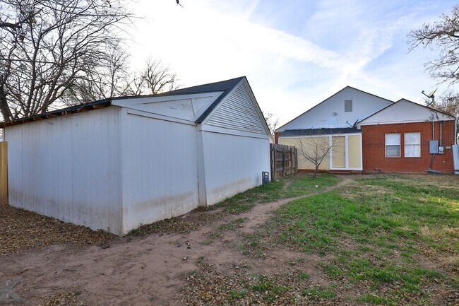 Building Photo - Cottage in the heart of Abilene!