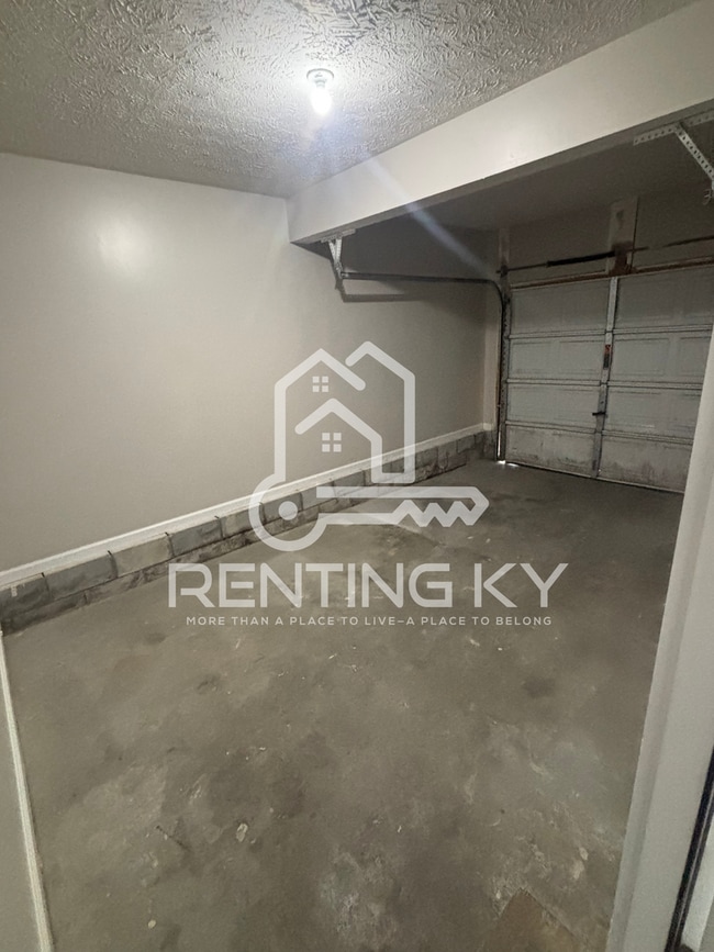 Building Photo - Newly Renovated 3-Bed, 1.5-Bath Townhome with Garage!