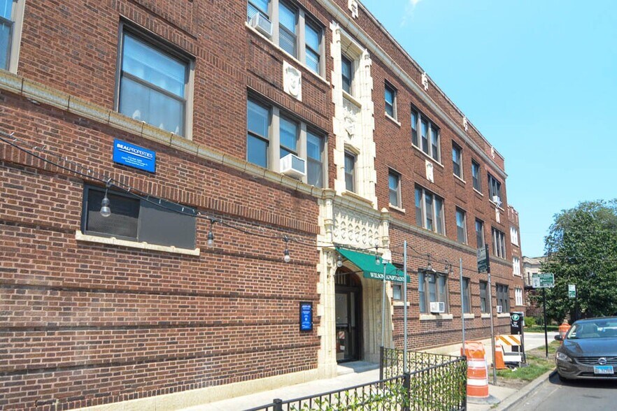 Primary Photo - 2249 W Wilson Ave