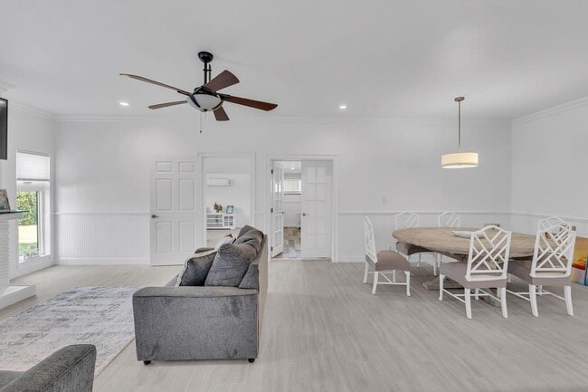 Building Photo - 530 NE 17th St