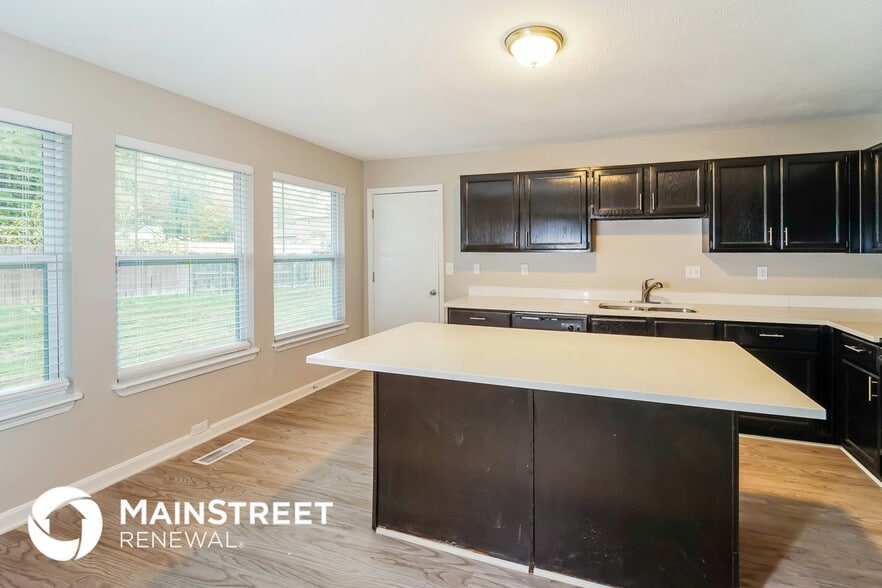 Building Photo - 10603 Turf Ct