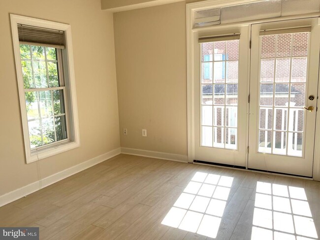Building Photo - 3687 Spring Hollow Ln