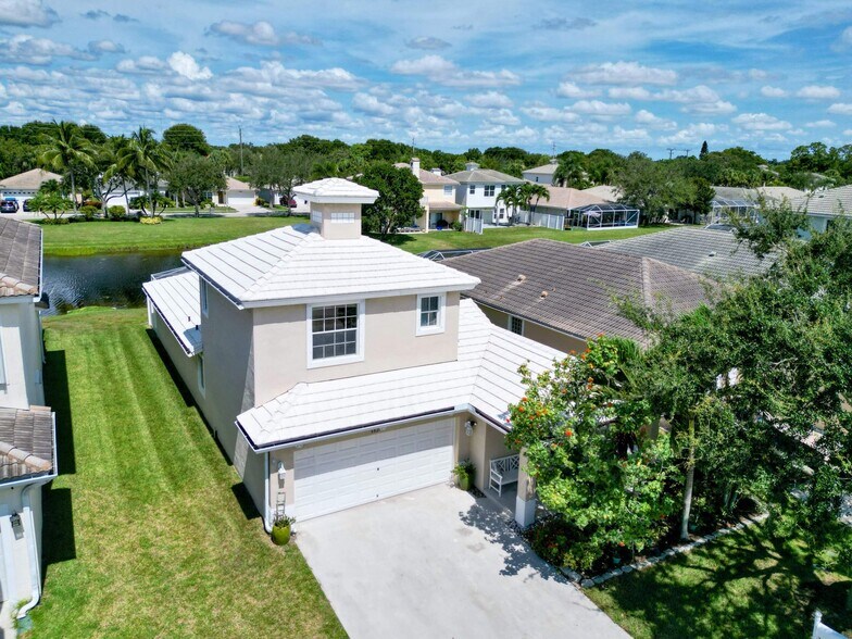 Building Photo - 6821 Hendry Dr