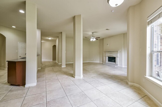 Building Photo - 15914 Cedar Shores Ln