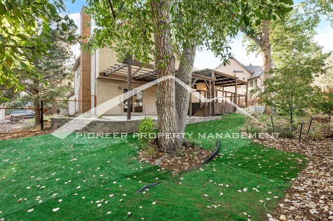 Building Photo - Beautifully Updated Rockrimmon Home Near Ute Valley Park with 5 bed, 3 bath, 2 car garage and AC!