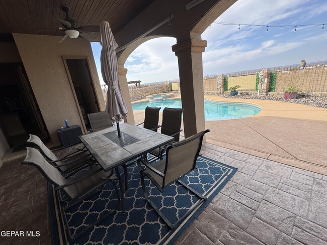 Building Photo - 7381 Black Mesa Dr