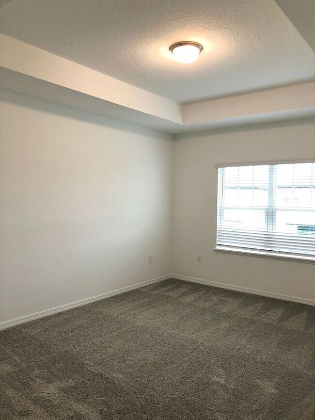 Building Photo - Beautiful 3/2.5 Newly Appointed Home with ...