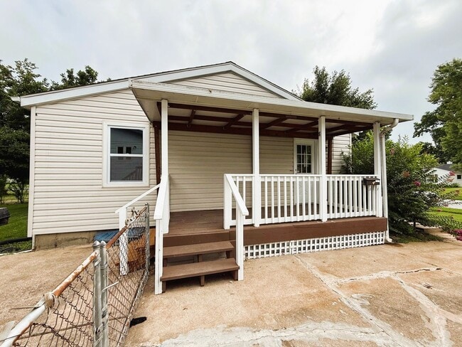 Building Photo - Fully Rehabbed 3 bedroom, 1 bathroom Renta...