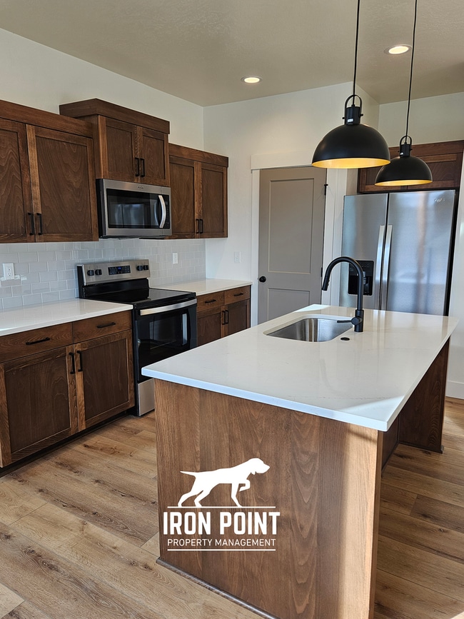 Building Photo - Brand New, Never-Lived-In 3-Bed, 2.5-Bath Townhome in Caldwell, ID – $1,000 Move-In Special!
