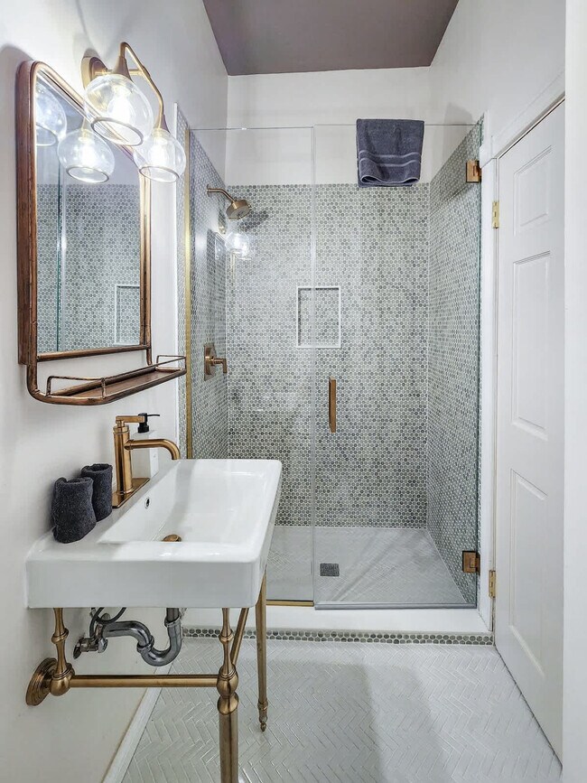 Building Photo - 68 E Cedar St