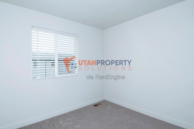 Building Photo - 1008 W 430 S