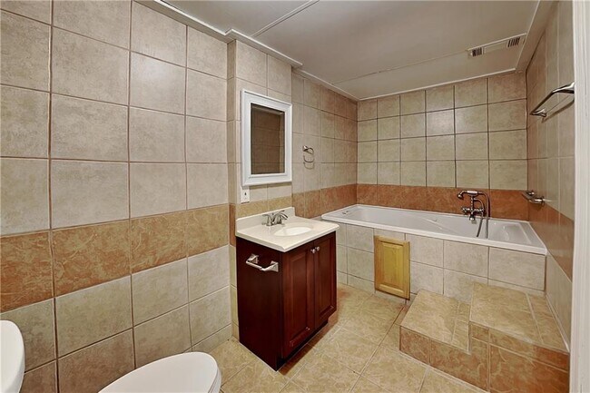 Building Photo - 2426 Emberwood Ct