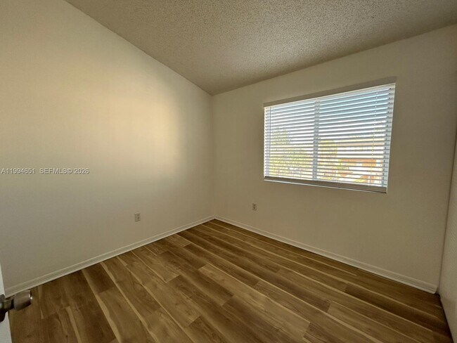 Building Photo - 6255 SW Kendale Lakes Cir