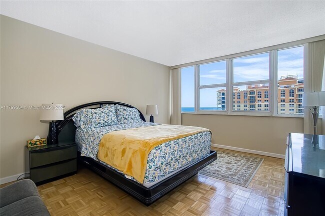 Building Photo - 2030 S Ocean Dr