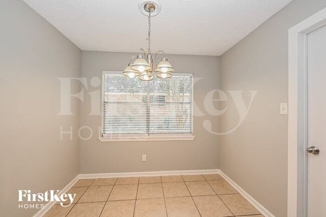 Building Photo - 1022 Romaine Ln
