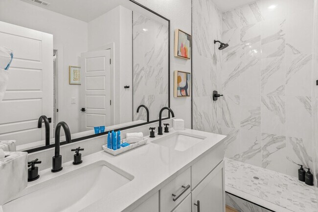 Building Photo - 2612 SW Livingston Square