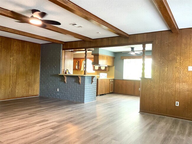 Building Photo - 9626 Hearthwood Dr