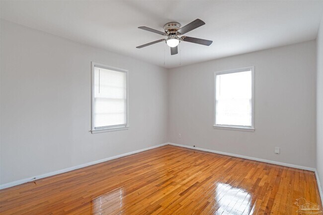 Building Photo - 118 Czar Ln