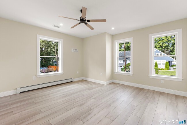 Building Photo - 10 Highland Pl