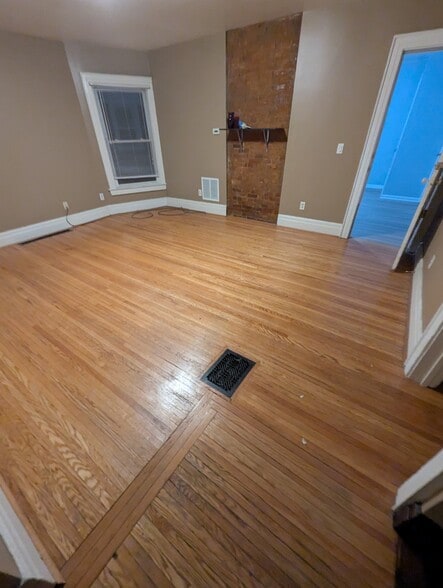 Building Photo - 39 Oxford St