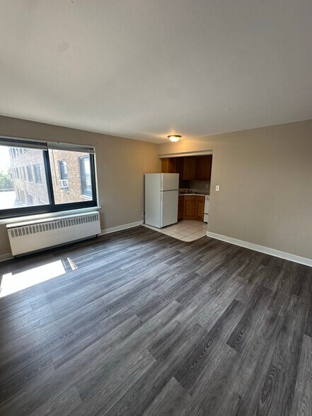 Building Photo - 1646 N Prospect Ave