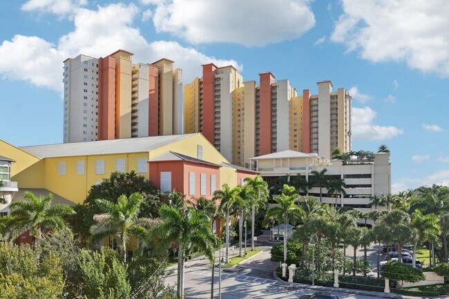 Building Photo - 2640 Lake Shore Dr