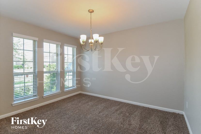 Building Photo - 4818 La Piedra Ln