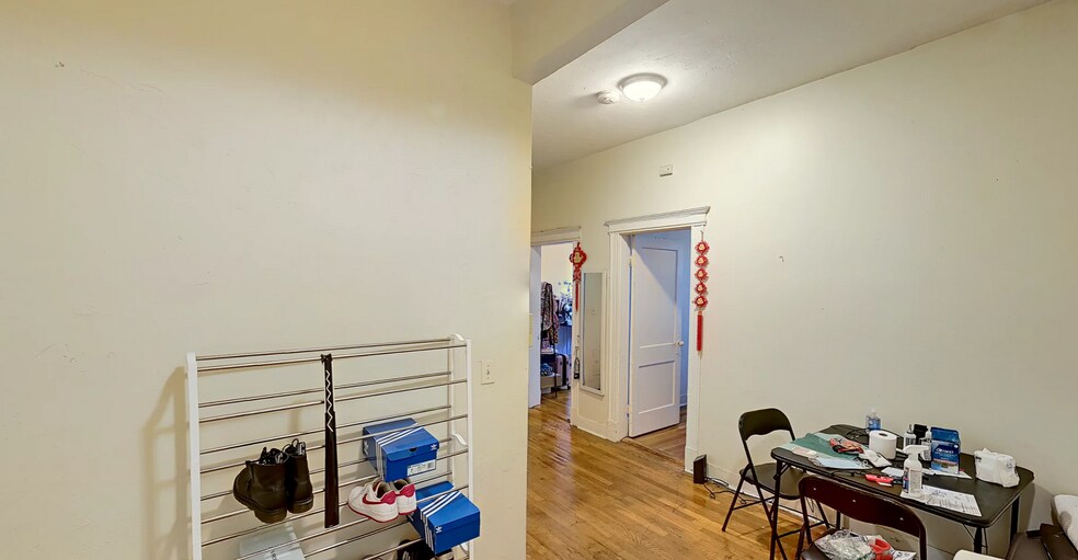 Building Photo - 126 Warren St