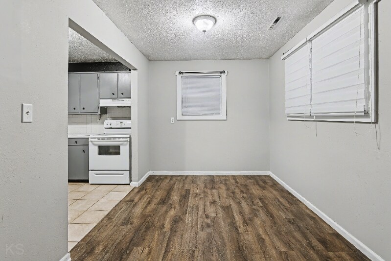 Building Photo - 600 S Missouri Ave