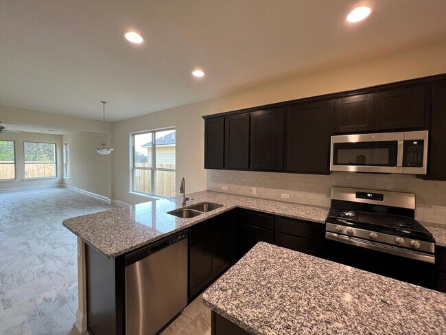 Building Photo - 704 Falkland Trace