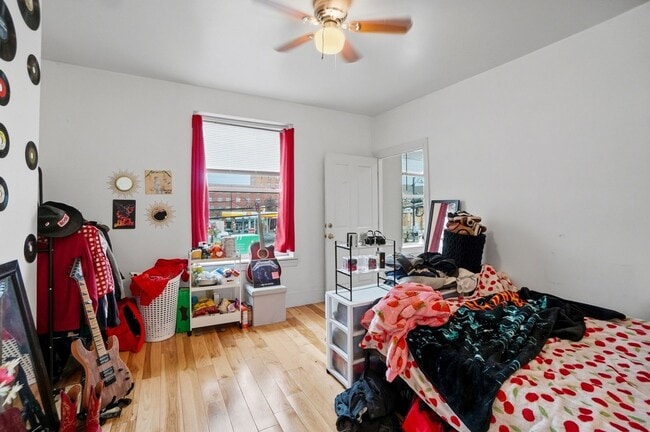 Building Photo - 7 Bed/3 Bath Mins. from UC Campus $700/pp ($4,900/mo)!