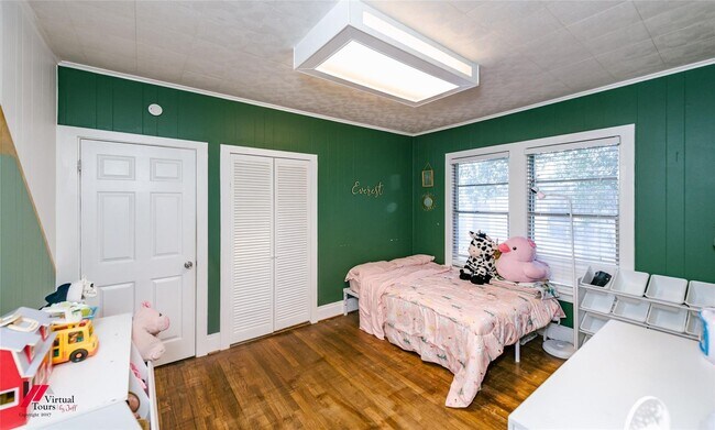 Building Photo - Charming South Highlands Home with Multiple Living Areas