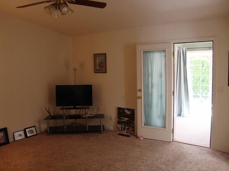 Building Photo - 1831 Fairway Dr
