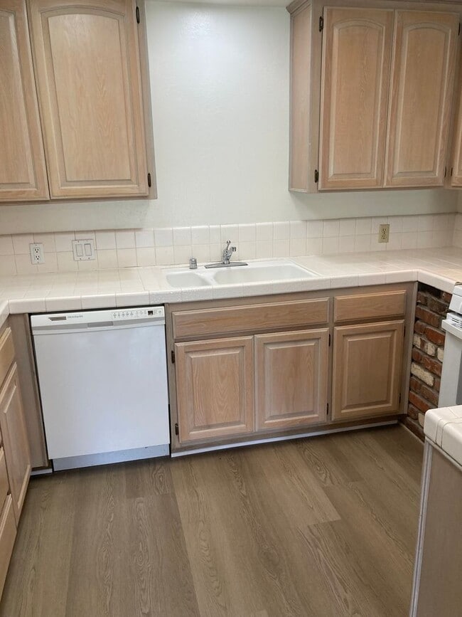 Building Photo - 25606 Spinnaker Dr