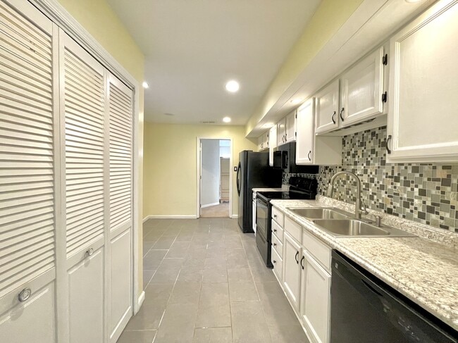 Building Photo - 1014 Scarlet Oak Ct S