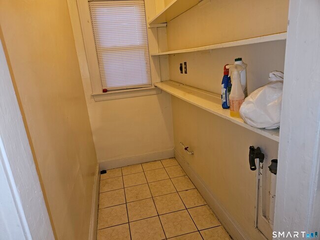 Building Photo - 103 Kent St